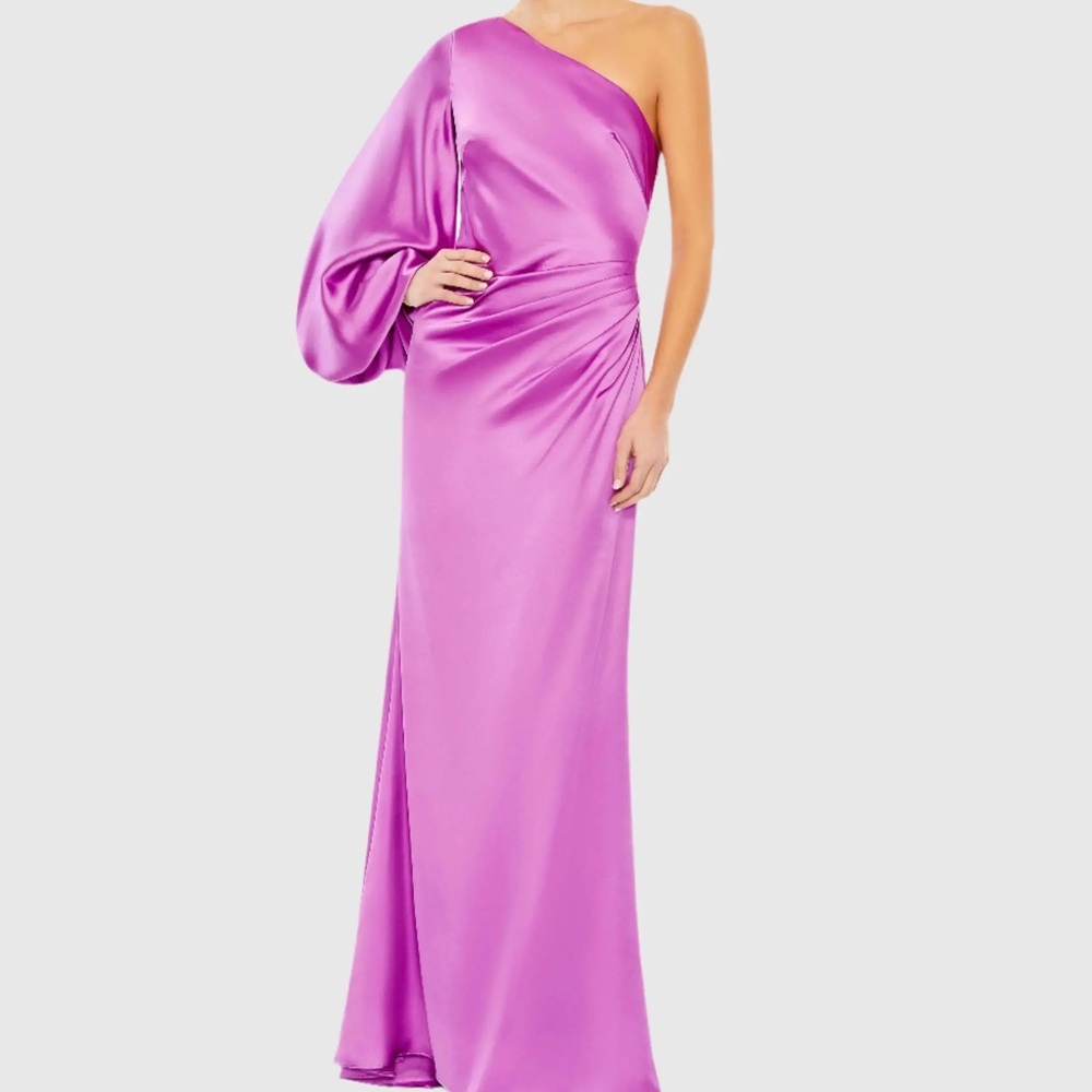 ✔️#73B BNWT IEENA FOR MAC DUGGAL
Purple Satin Puff Sleeve Gown #26588